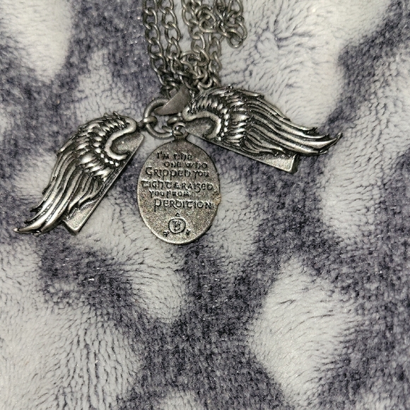 Silver Angel Wing Pendant Necklace - Picture 1 of 2